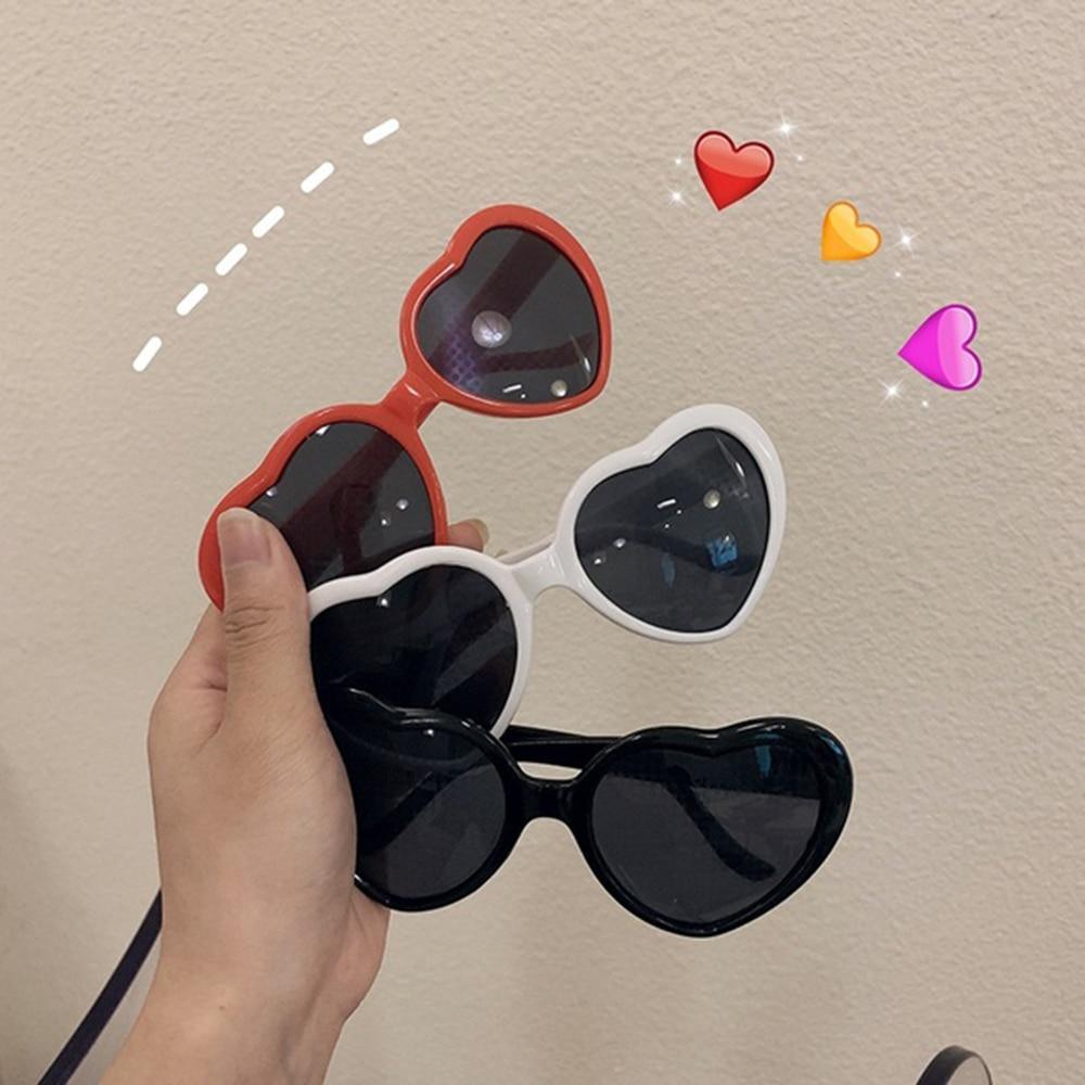 Lunettes de soleil à diffraction effet cœur pour des expériences lumineuses uniques