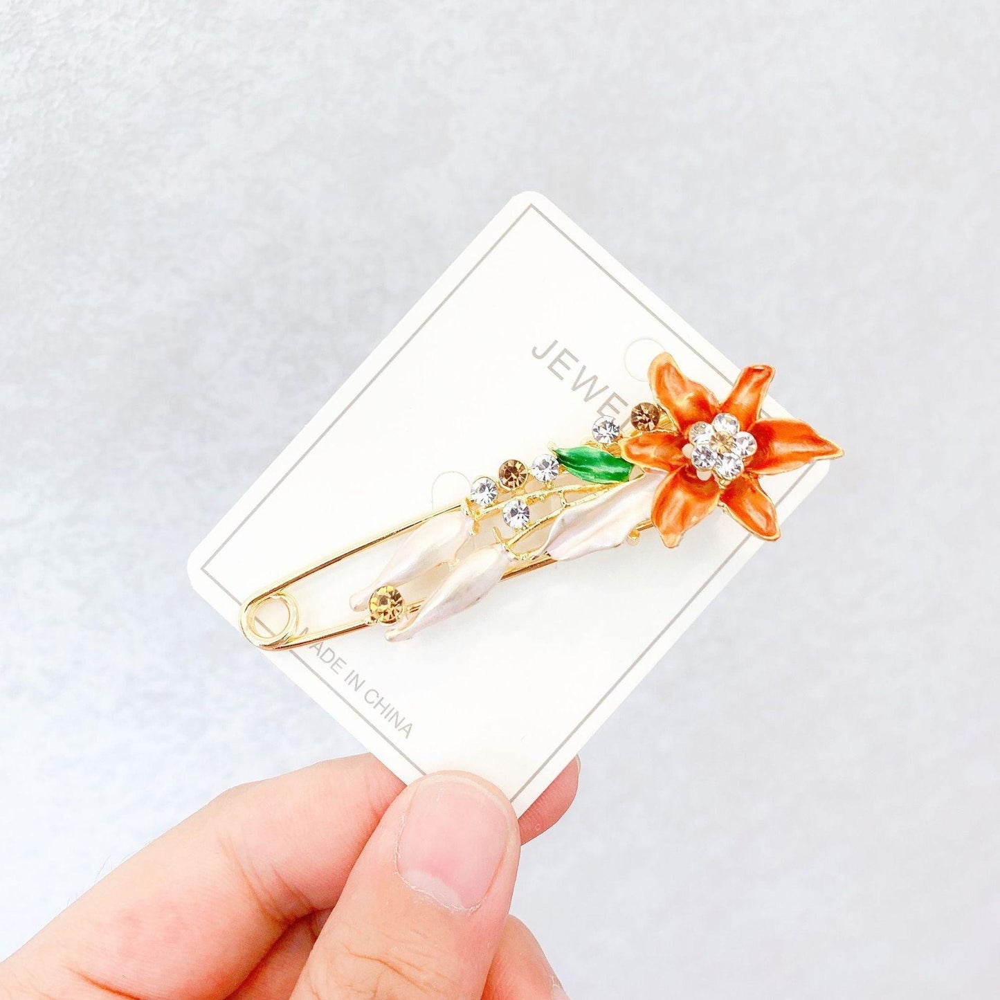 Elegant Flower Brooch with Crystal Accents for Women
