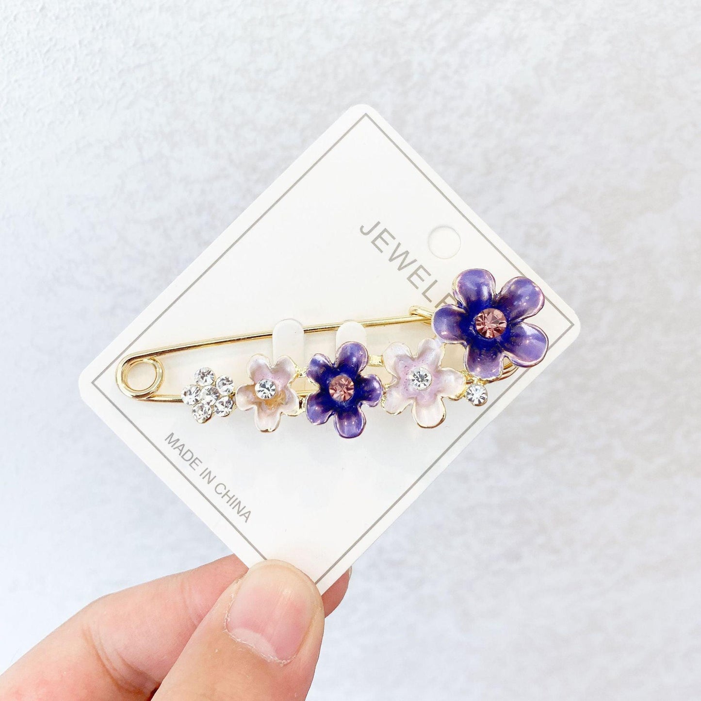 Elegant Flower Brooch with Crystal Accents for Women