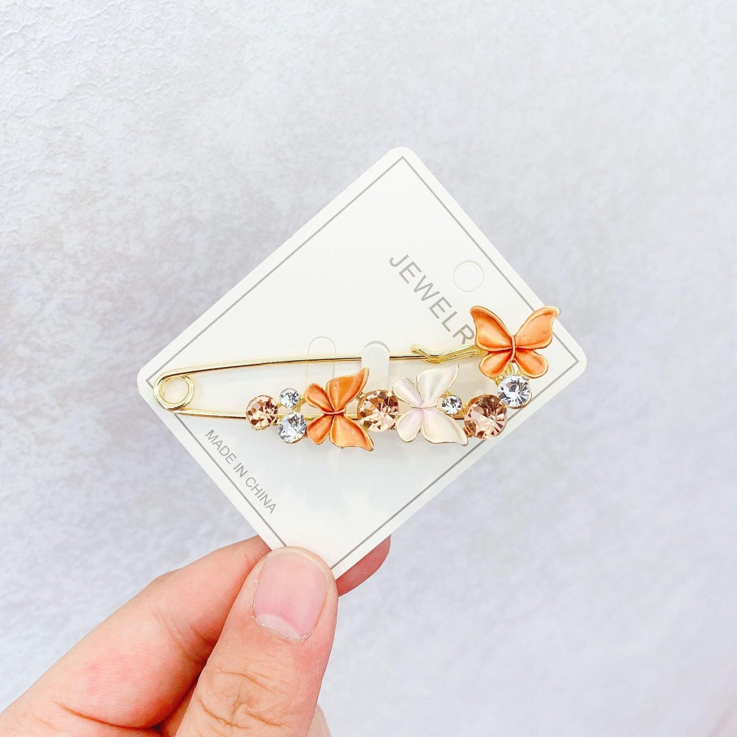 Elegant Flower Brooch with Crystal Accents for Women