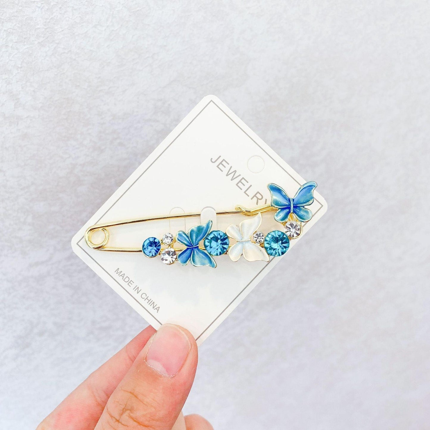 Elegant Flower Brooch with Crystal Accents for Women