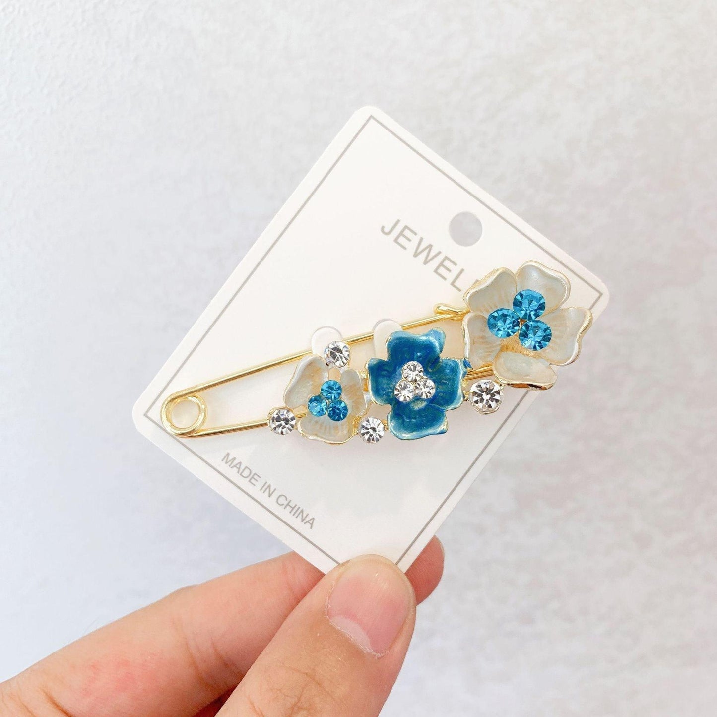 Elegant Flower Brooch with Crystal Accents for Women