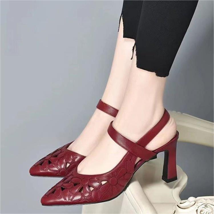 Sandales à talons hauts élégantes avec design creux pointu