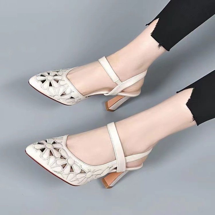 Sandales à talons hauts élégantes avec design creux pointu