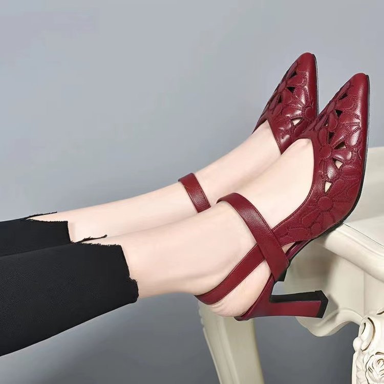 Sandales à talons hauts élégantes avec design creux pointu