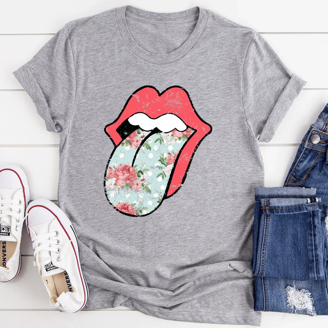 Camiseta hippie con estampado floral y lengua