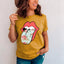 Camiseta hippie con estampado floral y lengua