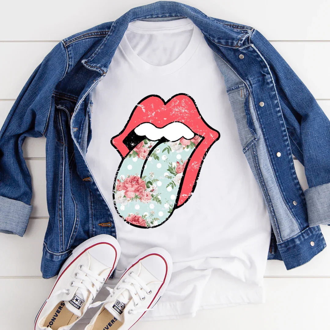 Camiseta hippie con estampado floral y lengua
