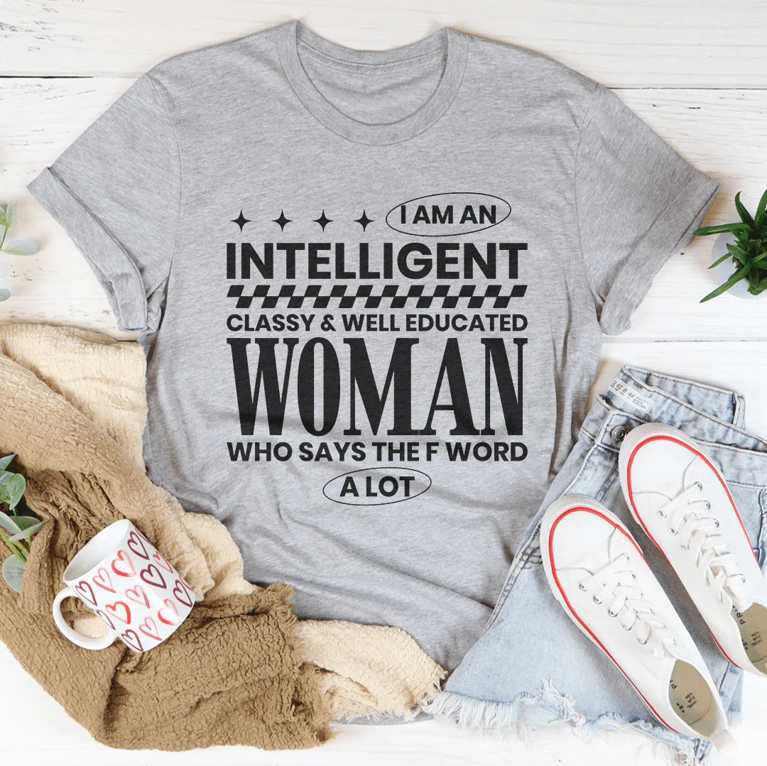 Je suis une femme intelligente, élégante et bien éduquée Tee