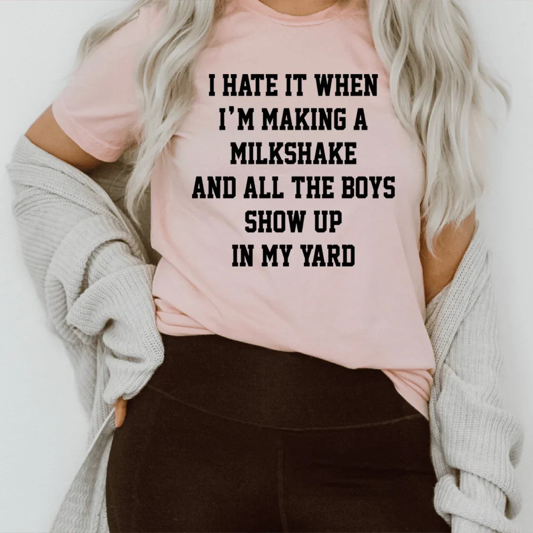 Odio cuando estoy haciendo un batido y todos los chicos aparecen en mi patio.