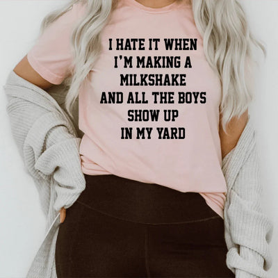 Odio cuando estoy haciendo un batido y todos los chicos aparecen en mi patio.