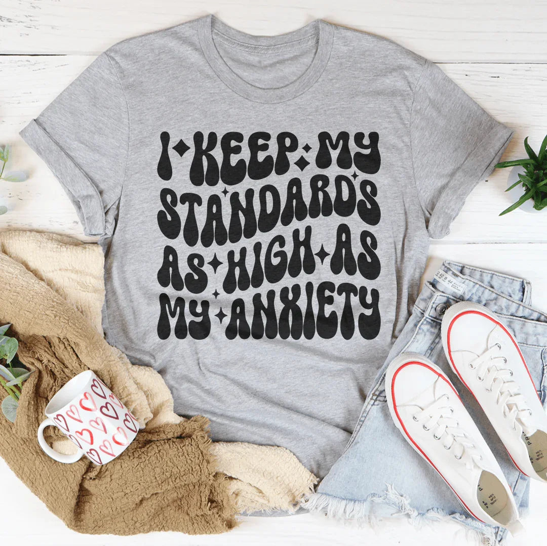 Mantengo Mis Estándares Tan Altos Como Mi Ansiedad Camiseta