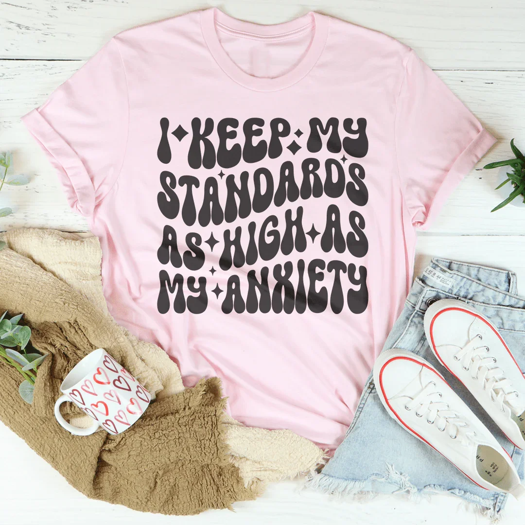 Mantengo Mis Estándares Tan Altos Como Mi Ansiedad Camiseta