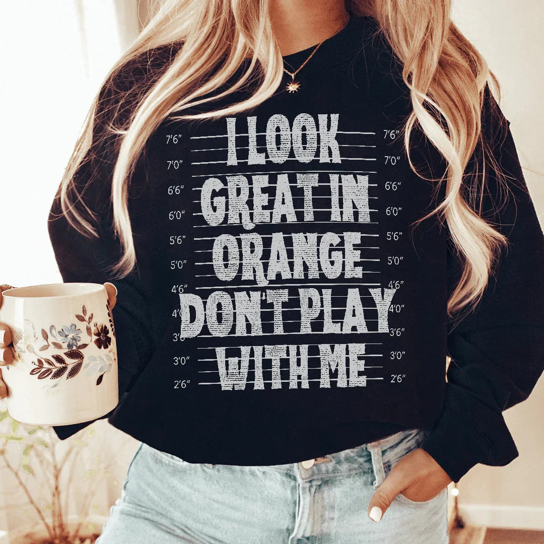 Me veo genial con la sudadera naranja "No juegues conmigo"