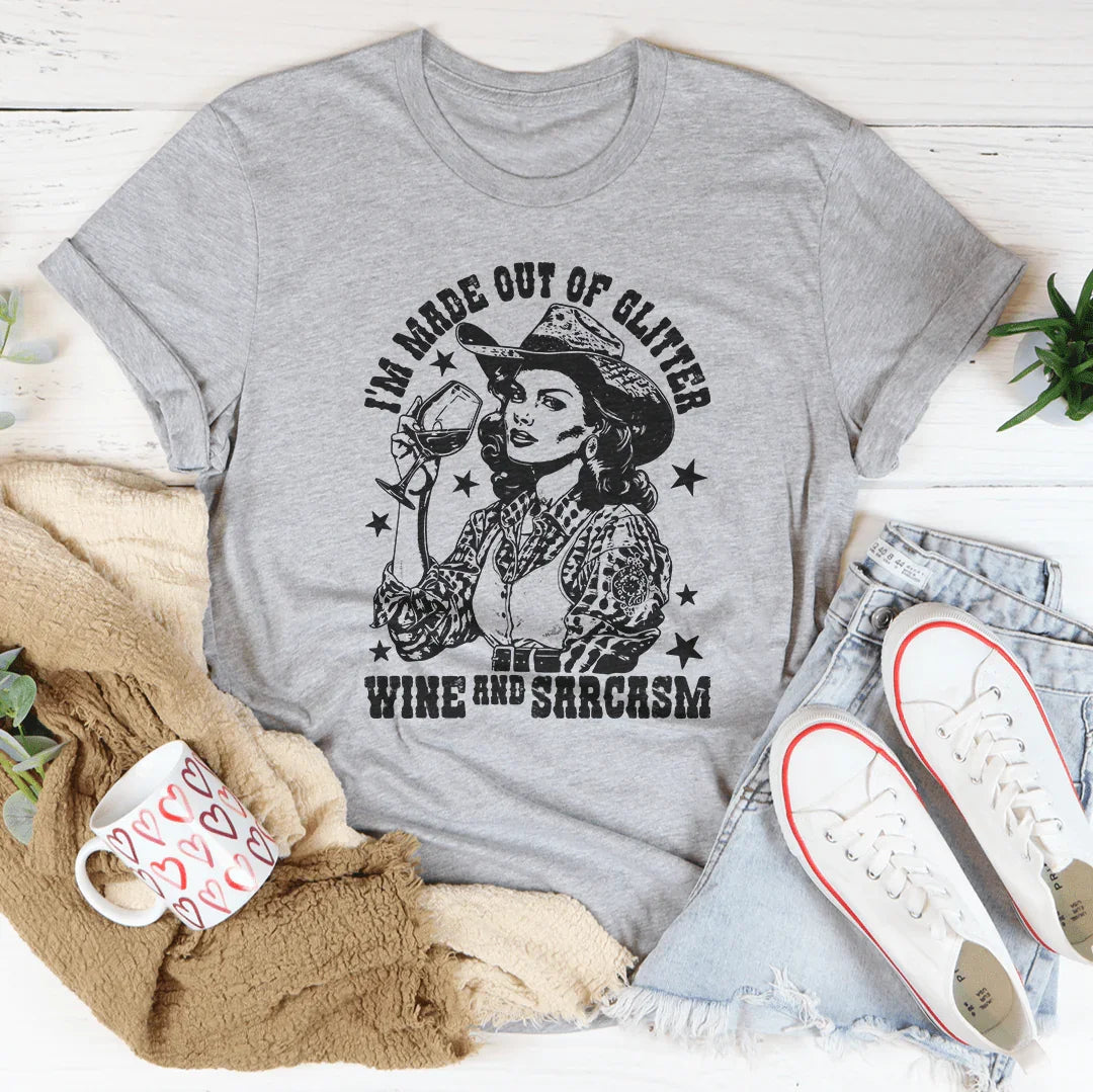 Je suis fait de paillettes, de vin et de sarcasme T-shirt