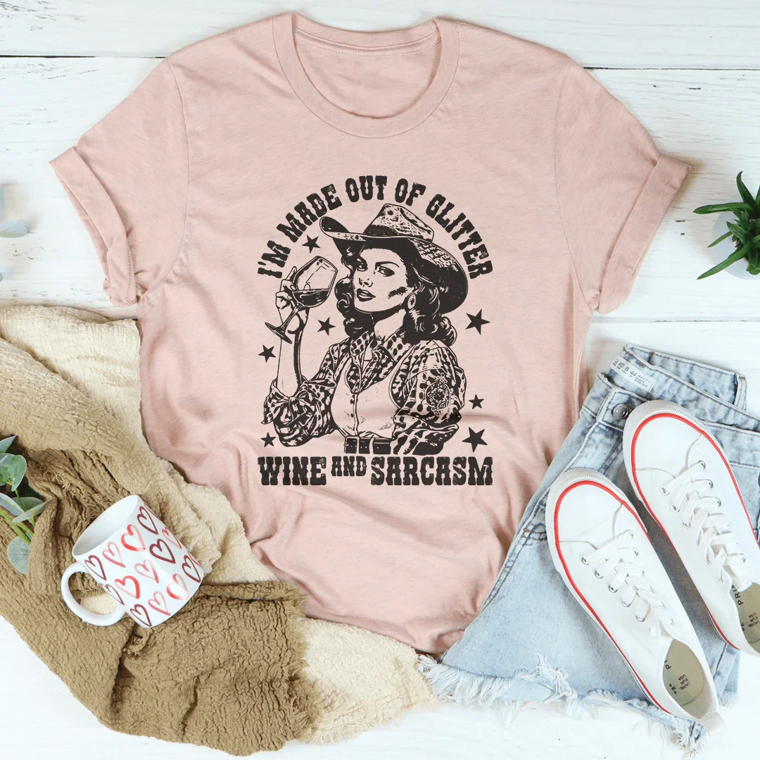 Je suis fait de paillettes, de vin et de sarcasme T-shirt