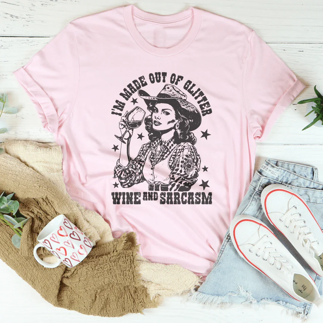 Je suis fait de paillettes, de vin et de sarcasme T-shirt