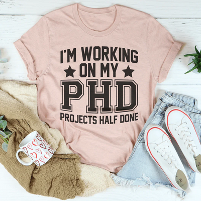 Estoy trabajando en mis proyectos de doctorado a medio terminar. Camiseta