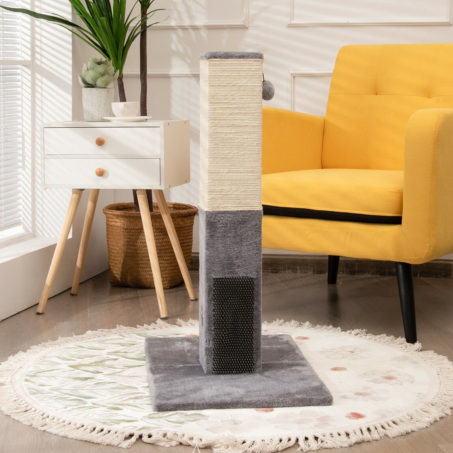 31-Inch Tall Cat Scratching Post with Sisal Rope and Plush Balls - Gray