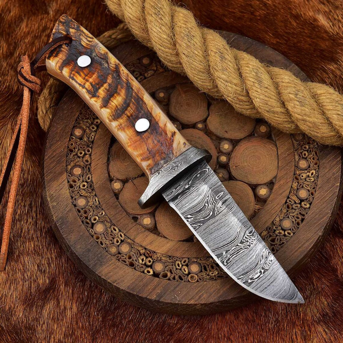 Artisan Crafted Damascus Skinning Knife with Elegant Sheep Horn Handle - 7.75 inches - Korvel