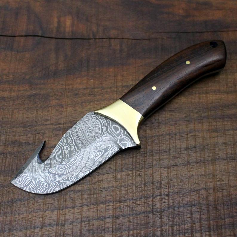 Premium Damascus Steel Guthook Skinner Knife for Outdoor Adventures - Korvel