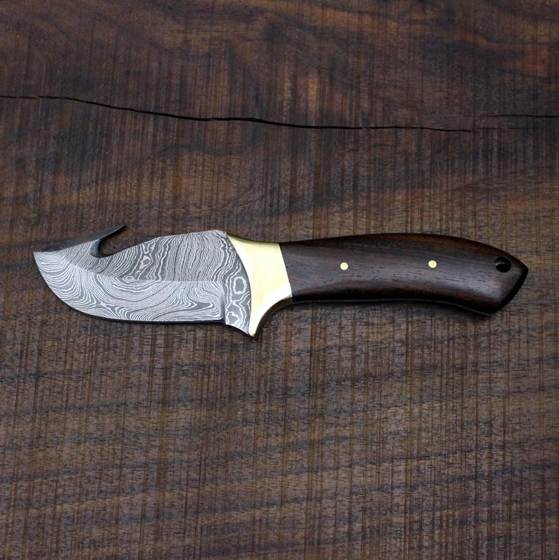 Premium Damascus Steel Guthook Skinner Knife for Outdoor Adventures - Korvel