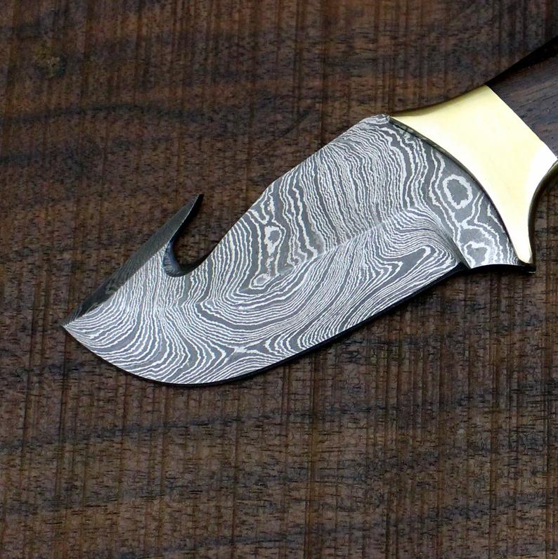 Premium Damascus Steel Guthook Skinner Knife for Outdoor Adventures - Korvel