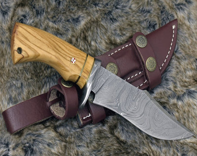 Handcrafted Olive Wood Hunting Knife with Damascus Steel Blade - Korvel
