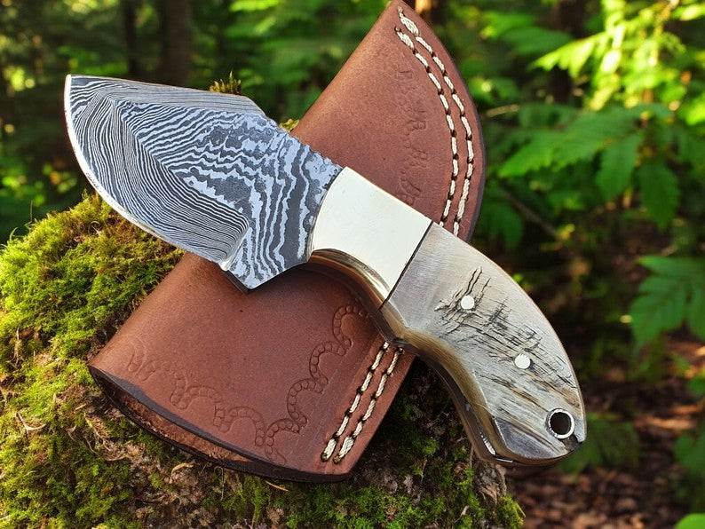 Premium Custom Damascus Steel Skinning Knife with Sheep Horn Handle – Perfect for Deer Hunters - Korvel