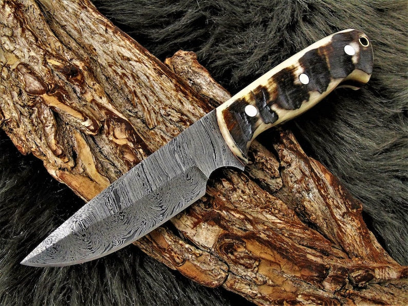 Premium Damascus Steel Hunting Skinner Knife - Korvel