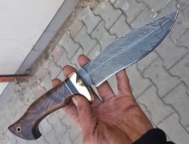 EXQUISITE DAMASCUS HUNTING KNIFE - HANDCRAFTED MASTERPIECE - Korvel