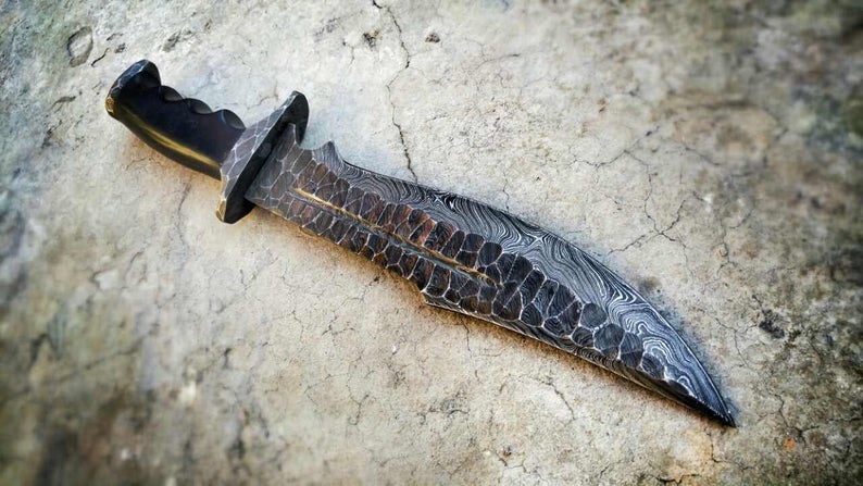Premium Damascus Steel Bowie Knife for Outdoor Adventures - Korvel