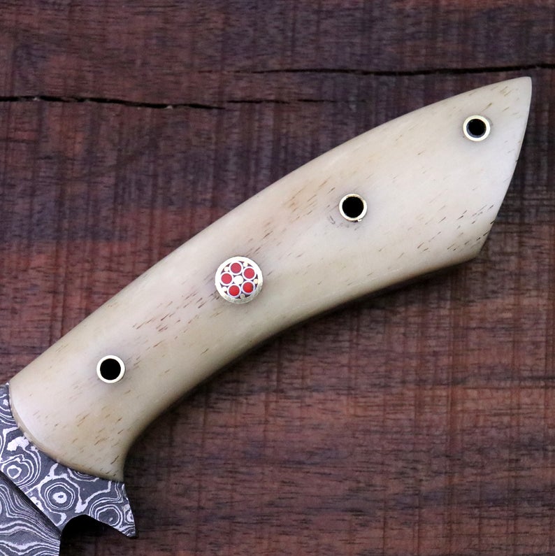 Premium Damascus Steel Skinning Knife for Hunters - Korvel
