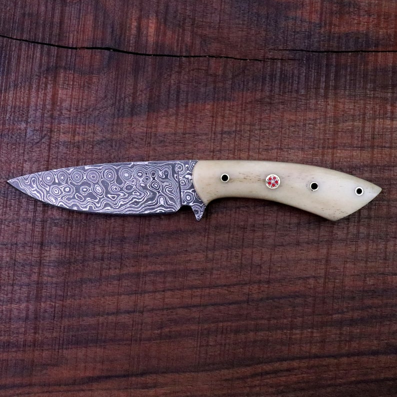 Premium Damascus Steel Skinning Knife for Hunters - Korvel