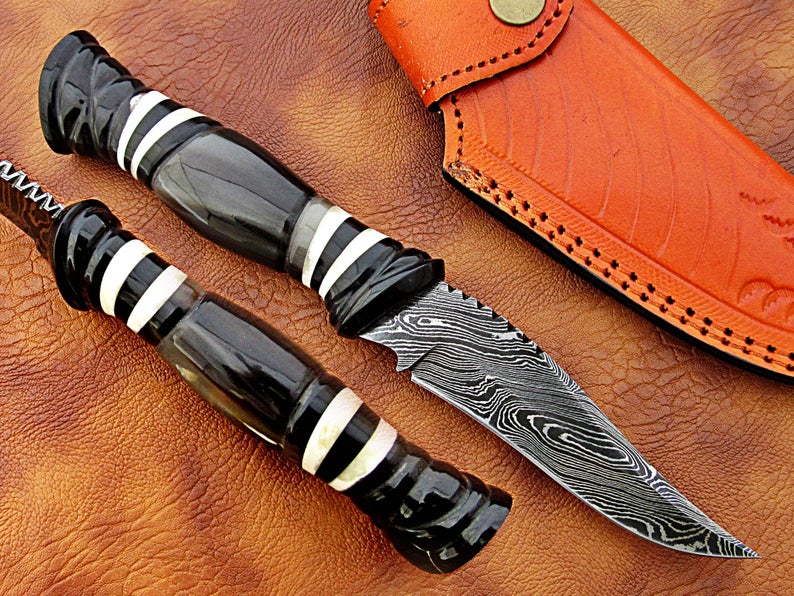 Exquisite Handcrafted Damascus Steel Hunting Knife - Korvel