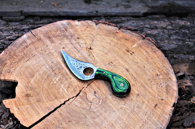 Exquisite Damascus Steel Finger Hole Skinner Knife - Korvel