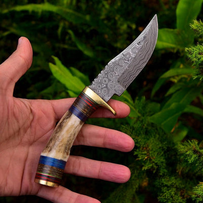 Premium 8" Full Tang Deer Skinning Knife – Damascus Steel with Antler Handle - Korvel