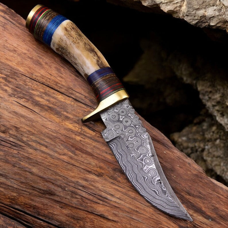 Premium 8" Full Tang Deer Skinning Knife – Damascus Steel with Antler Handle - Korvel