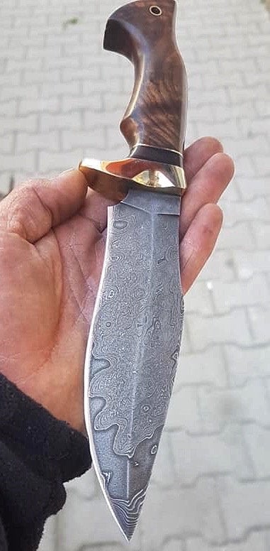 EXQUISITE DAMASCUS HUNTING KNIFE - HANDCRAFTED MASTERPIECE - Korvel
