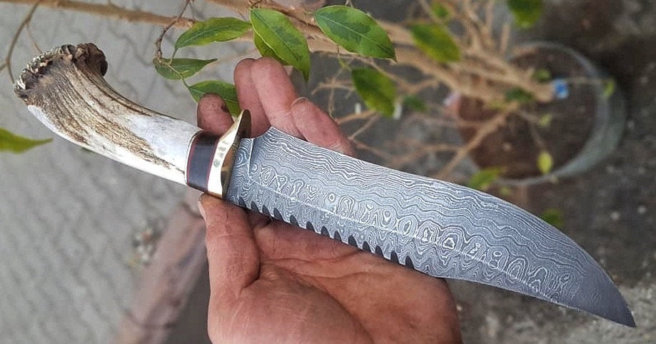 Premium Handmade Damascus Steel Bowie Knife for Hunting - Korvel