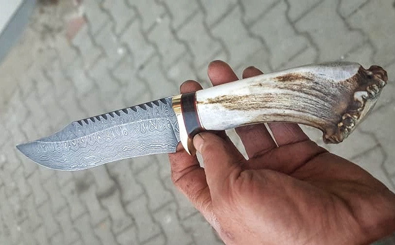 Premium Handmade Damascus Steel Bowie Knife for Hunting - Korvel