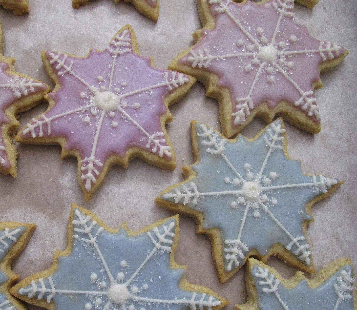 Biscuits en sucre en forme de flocon de neige sans gluten - Végétalien et adaptés aux allergies