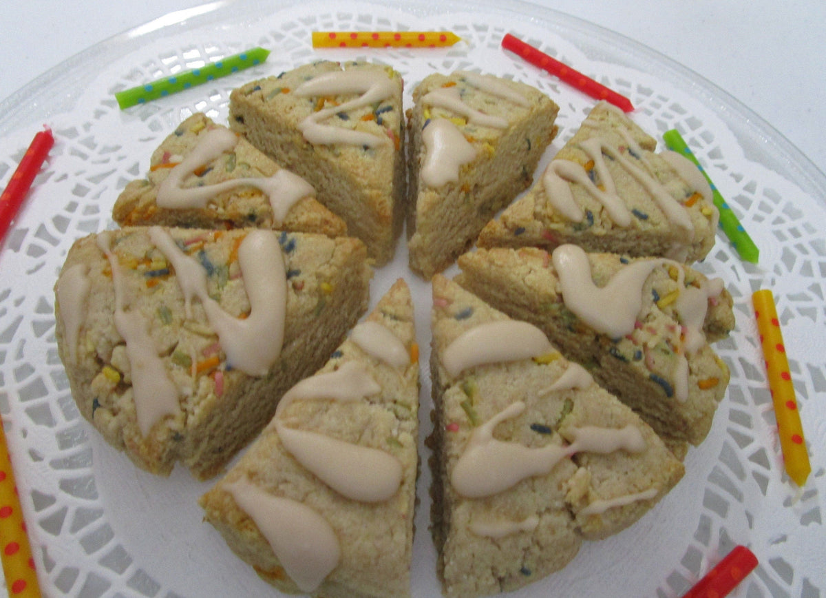 Scones de Cumpleaños de Vainilla Sin Granos - KETO y Vegano