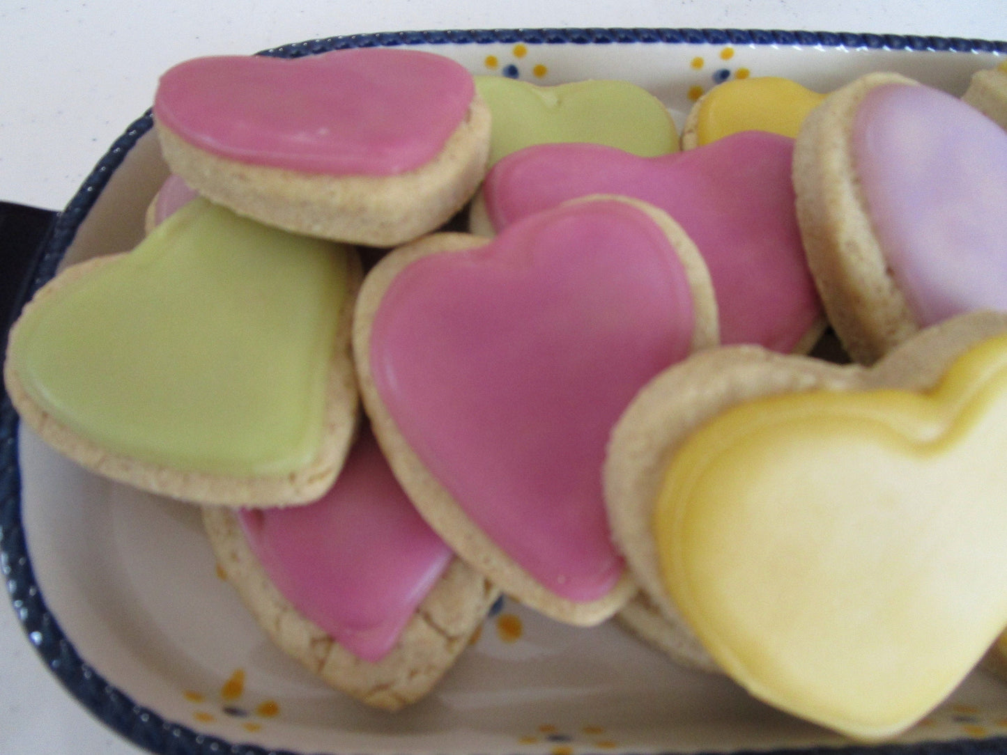 Biscuits en sucre glacés en forme de cœur sans gluten - Végétalien et sans allergènes