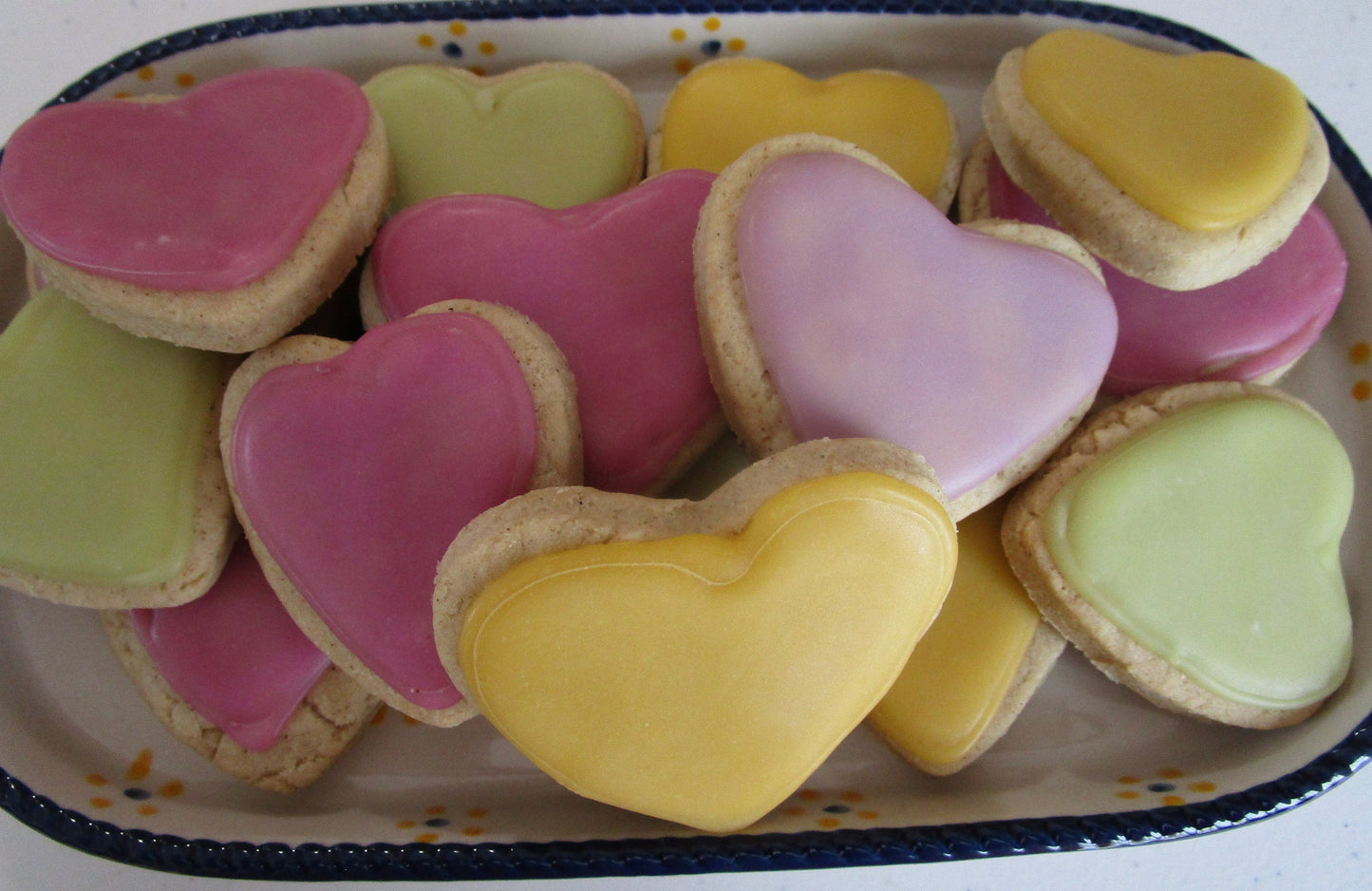 Biscuits en sucre glacés en forme de cœur sans gluten - Végétalien et sans allergènes