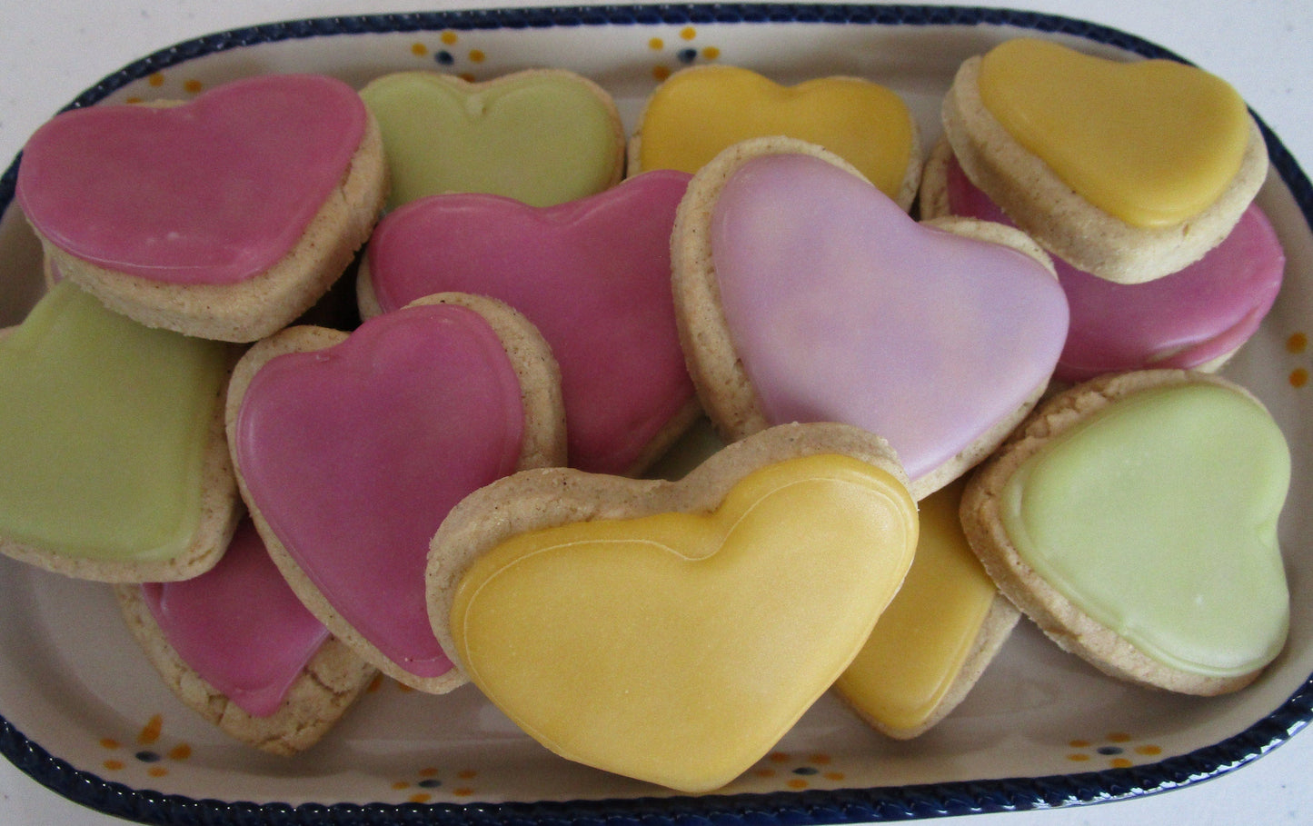 Biscuits en sucre glacés en forme de cœur sans gluten - Végétalien et sans allergènes