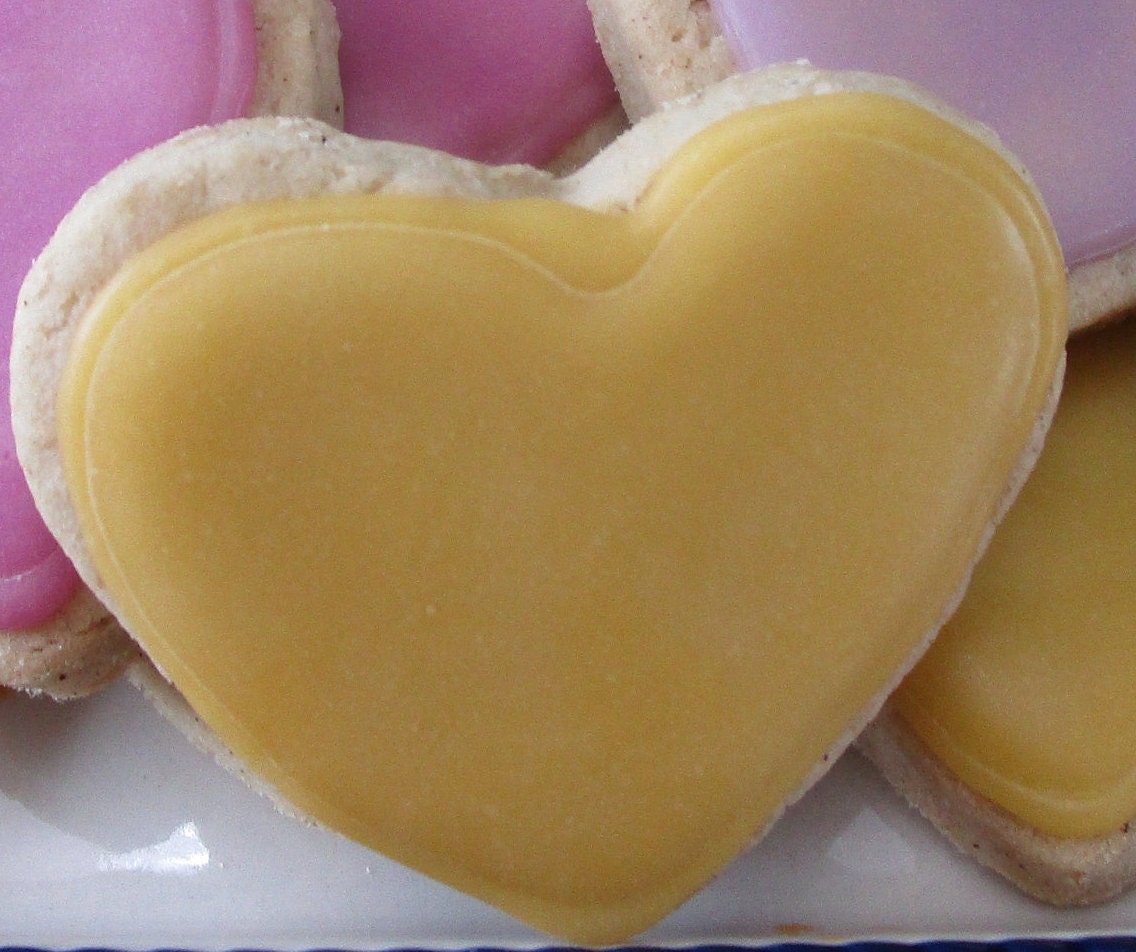 Biscuits en sucre glacés en forme de cœur sans gluten - Végétalien et sans allergènes