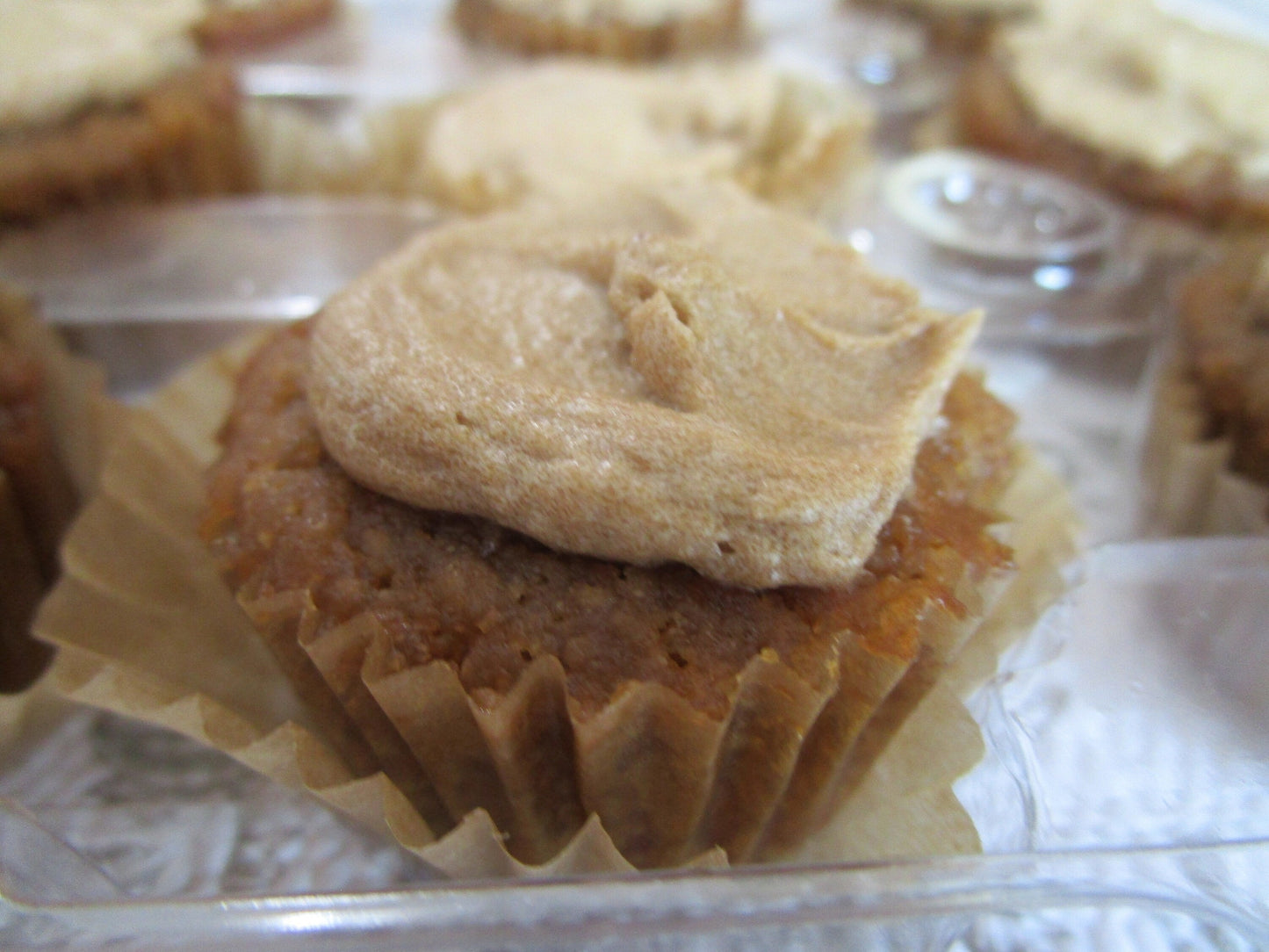 Mini Cupcakes AIP Paleo avec Glaçage à l'Érable