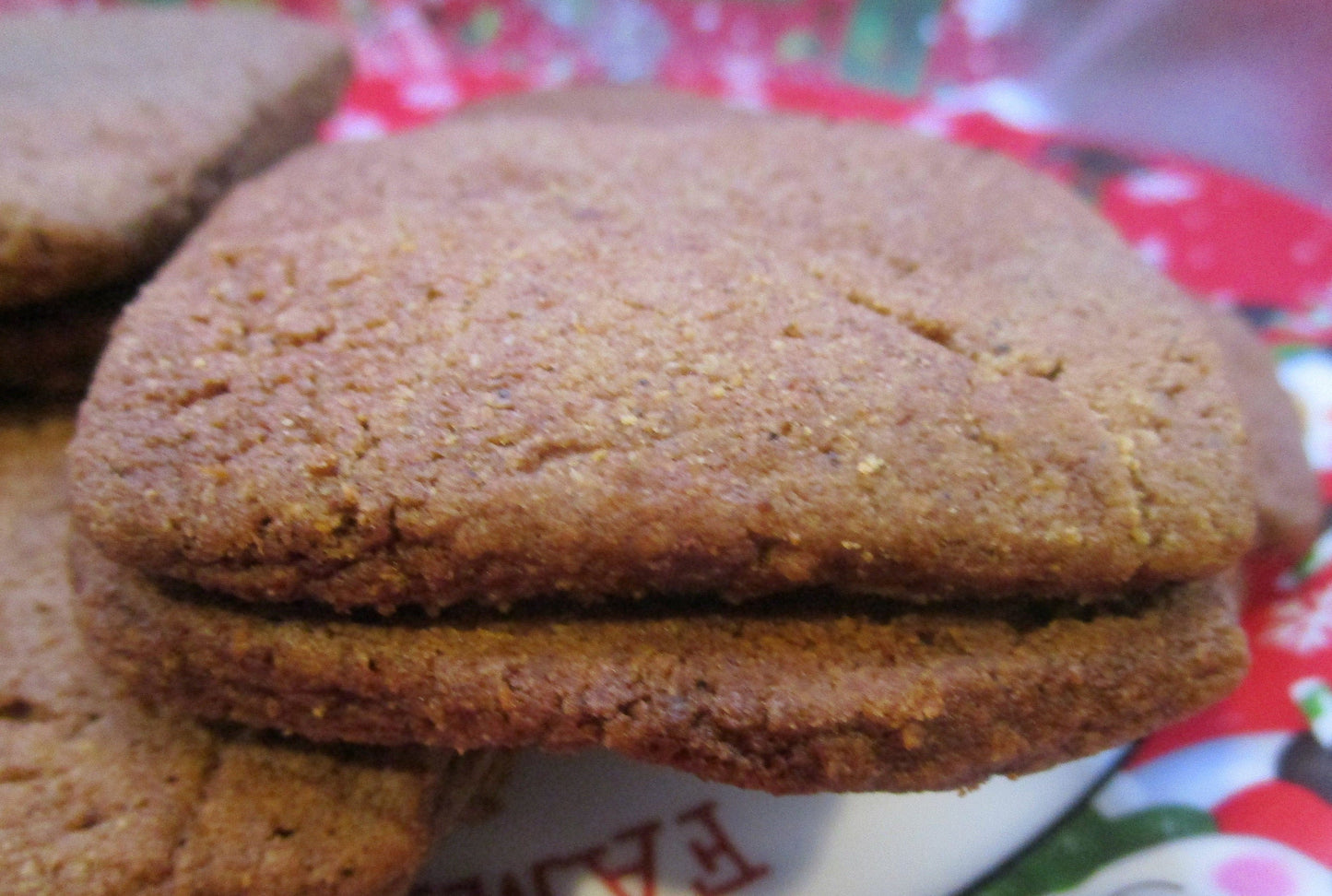 Sandwich de biscuits à la crème d'érable AIP Paleo rempli de noix de tigre