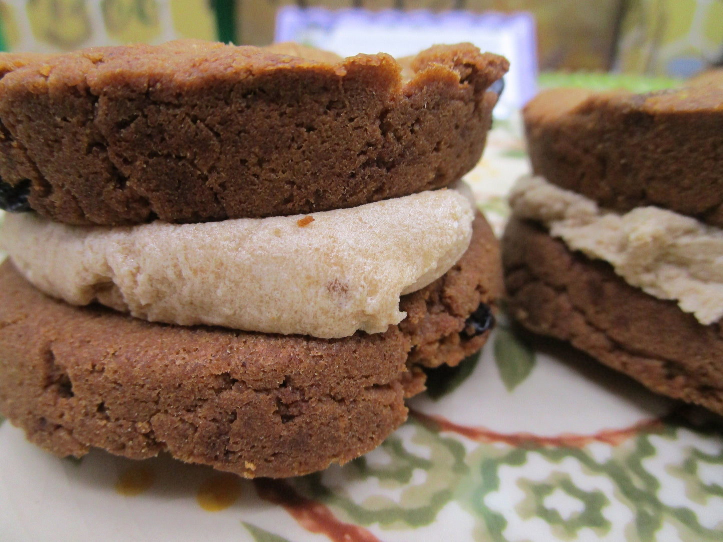 Sandwich de biscuits à la cannelle et aux raisins secs riche en protéines - Sans gluten et végan